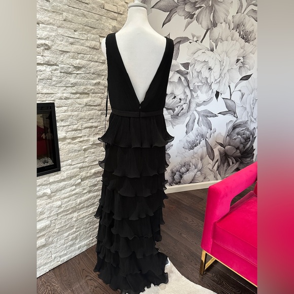 NWT IEENA for MAC DUGGAL 49054 Black Sleeveless Ruffle Tiered V Neck Gown sz 12 - Picture 6 of 9